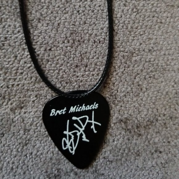 POISON BRET MICHAELS SIGNATURE GUITAR PICK NECKLACE - Picture 1 of 1